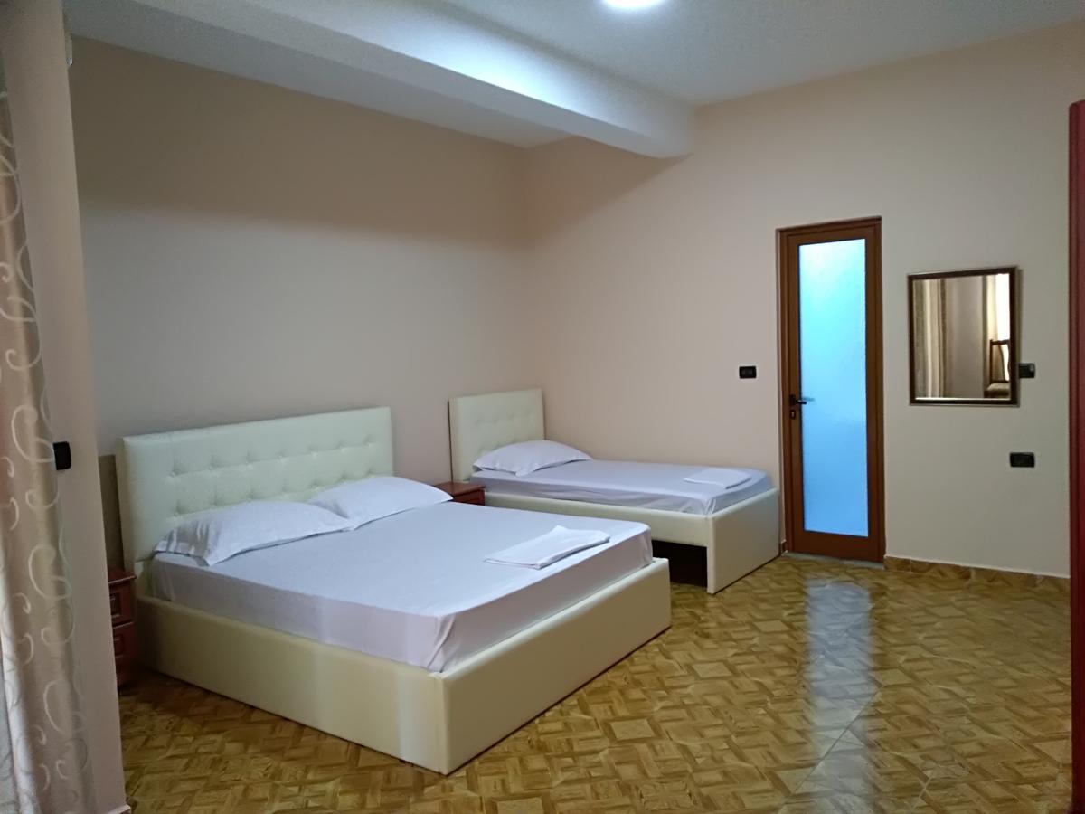 Hotel Gjeli Fier Buitenkant foto