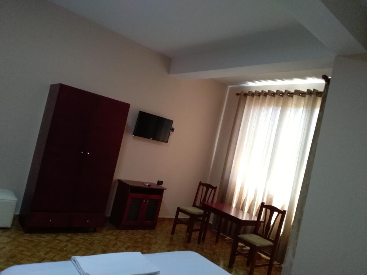 Hotel Gjeli Fier Buitenkant foto