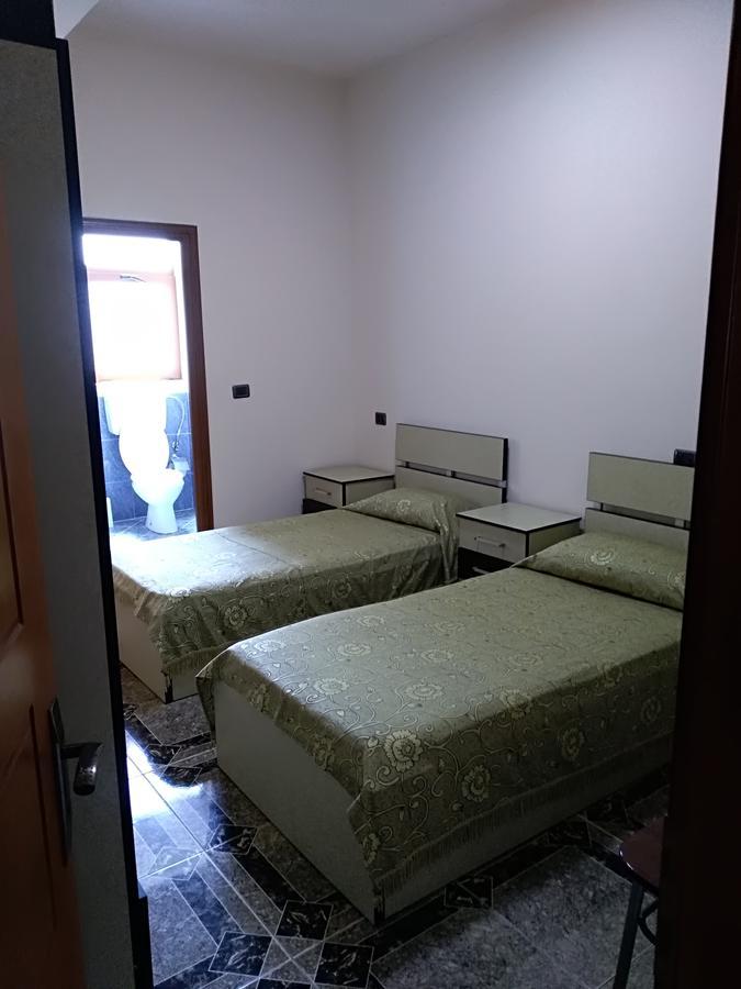 Hotel Gjeli Fier Buitenkant foto