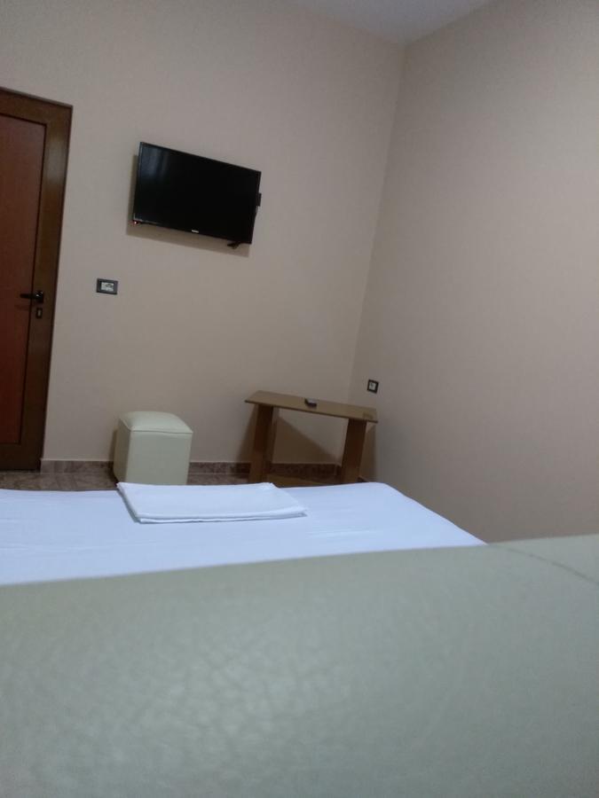 Hotel Gjeli Fier Buitenkant foto