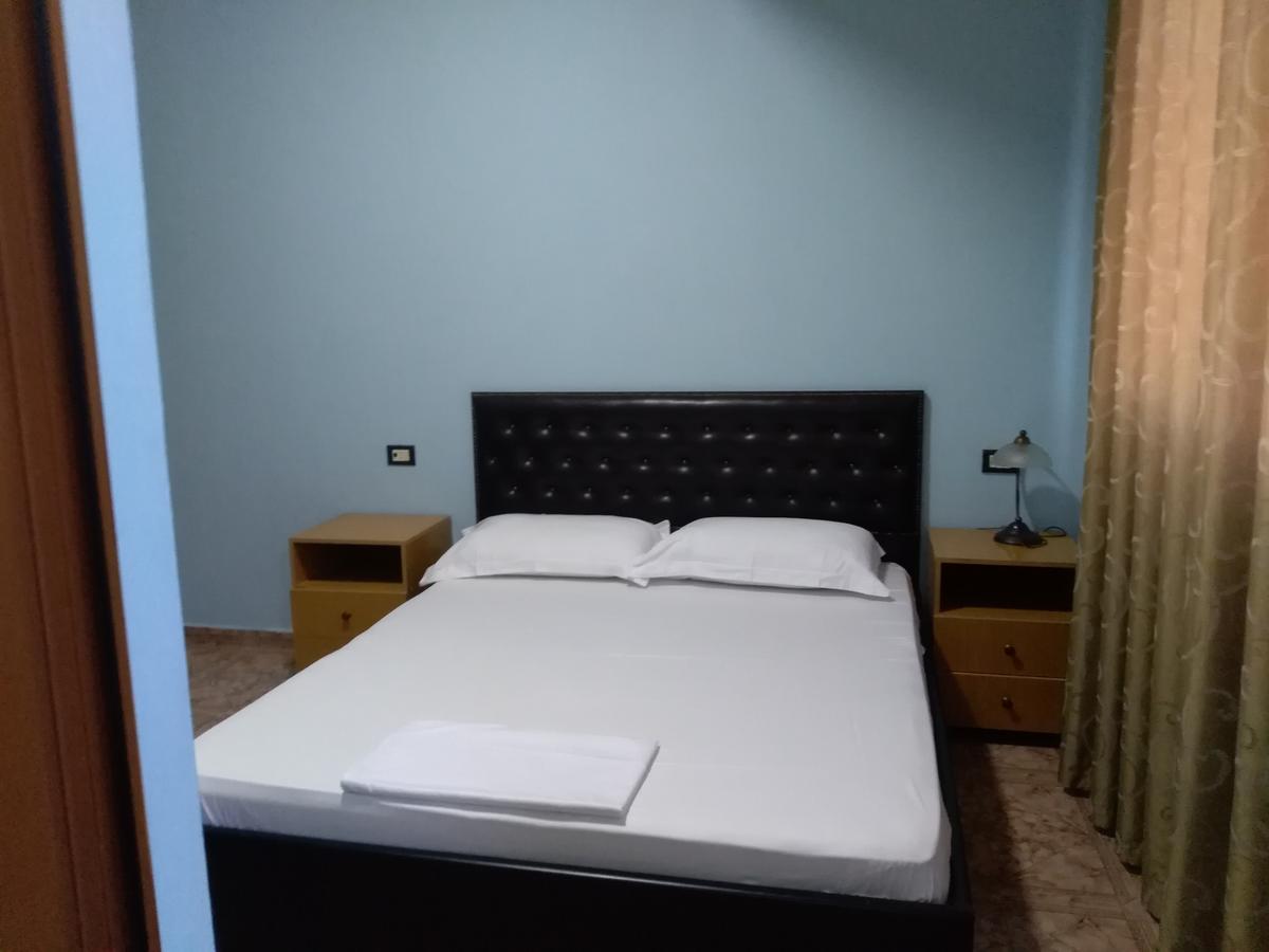 Hotel Gjeli Fier Buitenkant foto